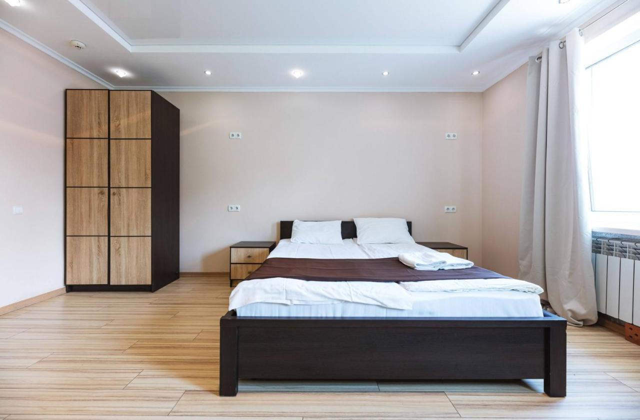 Guest House "Golden Gate 911 " Kiev Exterior foto