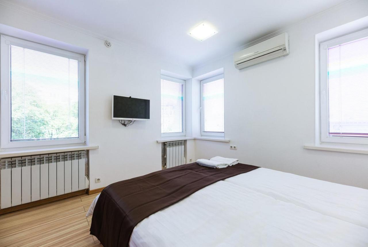 Guest House "Golden Gate 911 " Kiev Exterior foto