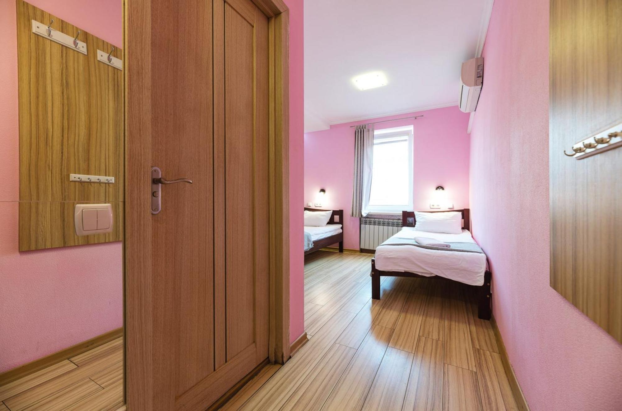 Guest House "Golden Gate 911 " Kiev Exterior foto