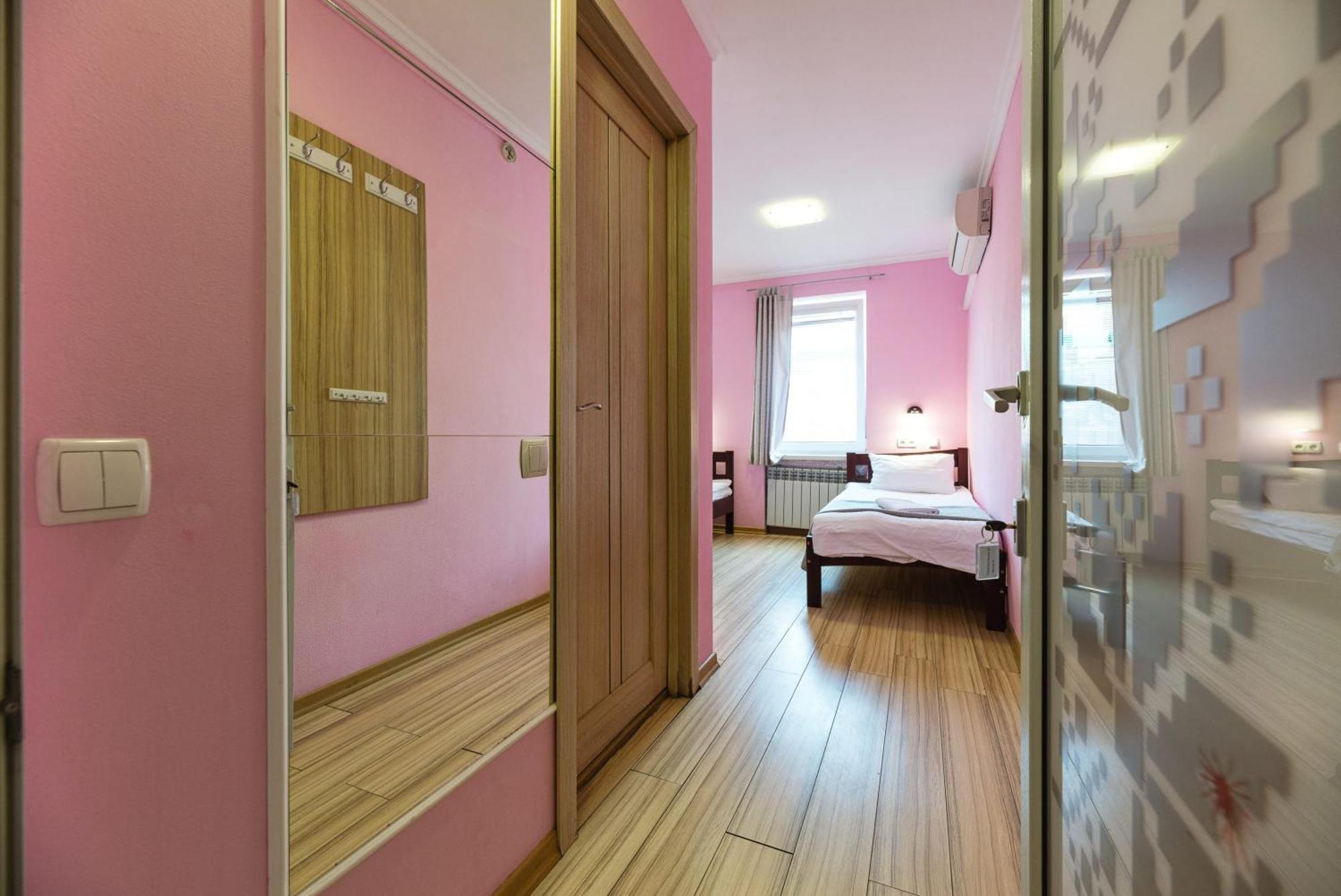 Guest House "Golden Gate 911 " Kiev Exterior foto